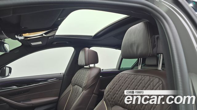 BMW 5-Series 2022 — photo 22