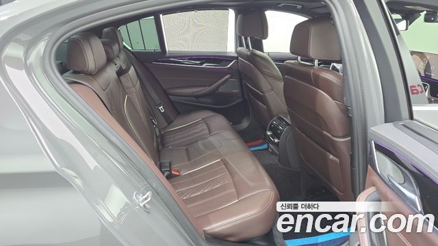 BMW 5-Series 2022 — photo 26