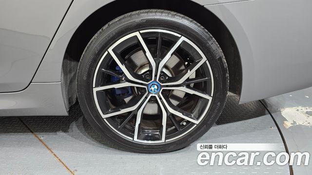 BMW 5-Series 2022 — photo 7