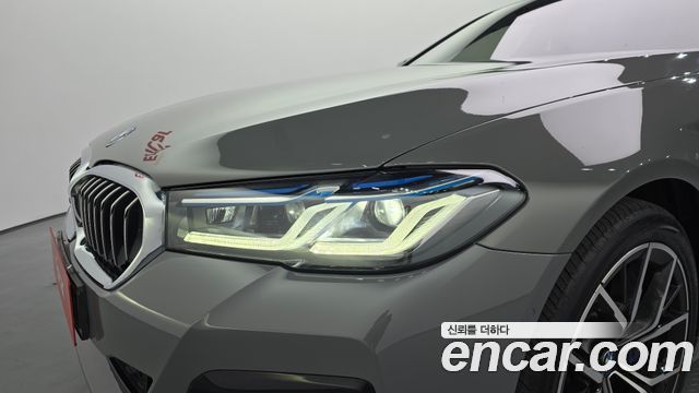 BMW 5-Series 2022 — photo 8