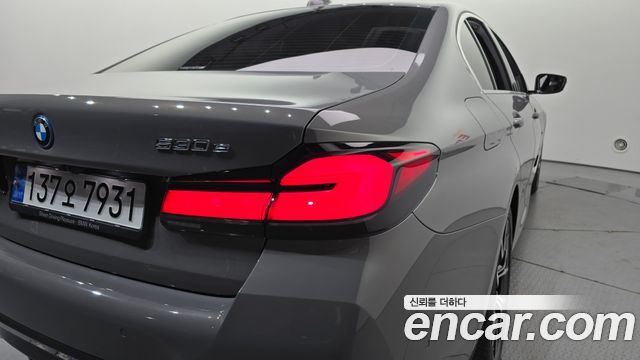 BMW 5-Series 2022 — photo 9