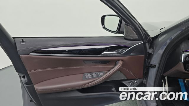 BMW 5-Series 2022 — photo 14