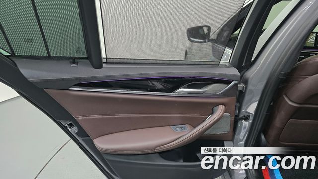 BMW 5-Series 2022 — photo 15