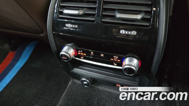 BMW 5-Series 2022 — photo 31