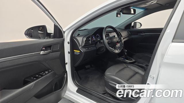 Hyundai AVANTE 2020 — photo 13