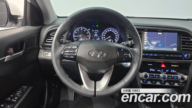 Hyundai AVANTE 2020 — photo 19