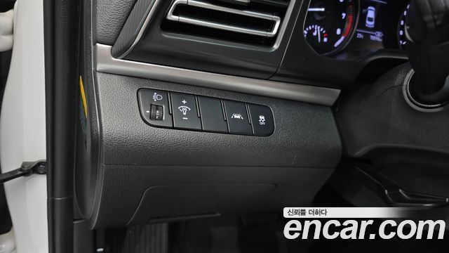 Hyundai AVANTE 2020 — photo 23