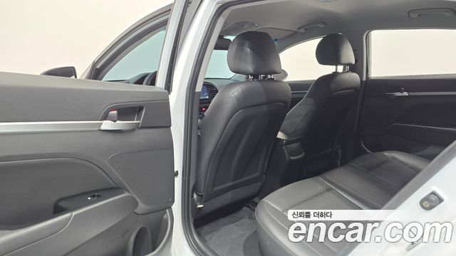 Hyundai AVANTE 2020 — photo 30