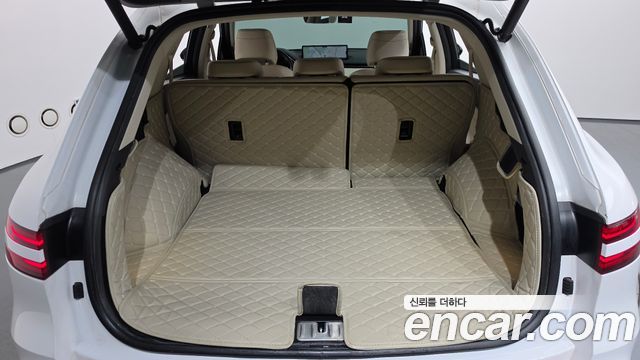 Genesis GV70 2021 — photo 22