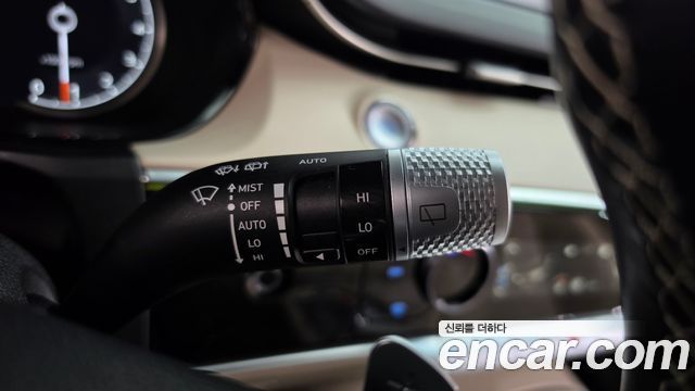 Genesis GV70 2021 — photo 27