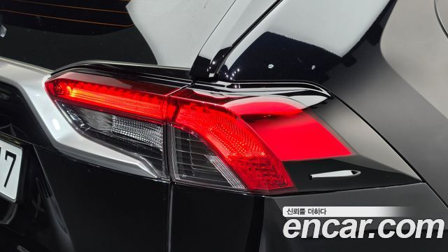 Toyota RAV4 2025 — photo 9