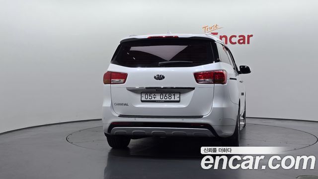 Kia Canival 2017 — photo 4