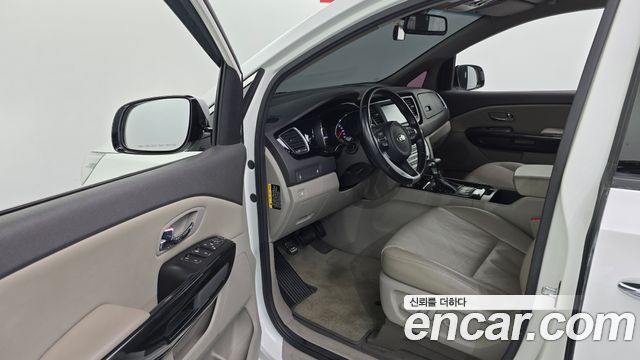 Kia Canival 2017 — photo 10