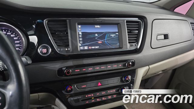 Kia Canival 2017 — photo 12