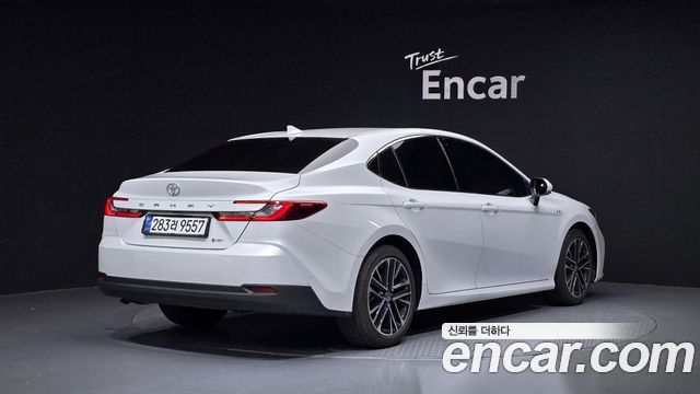 Toyota Camry 2025 — photo 2