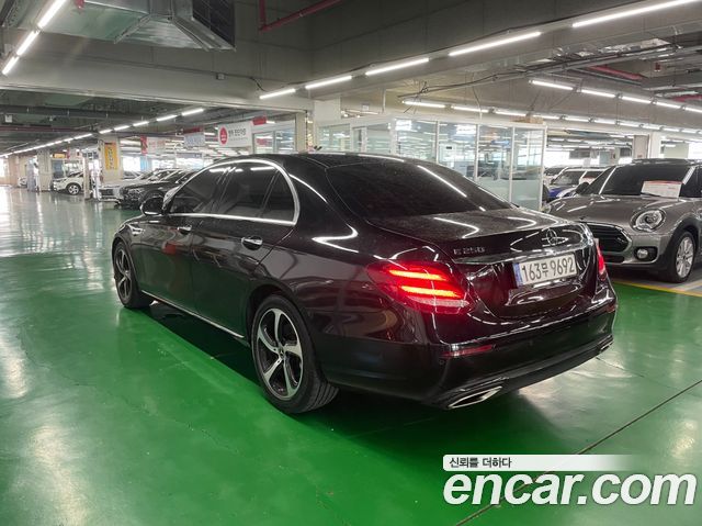Mercedes-Benz E-Class 2020 — photo 3
