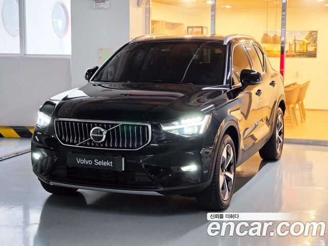 Volvo XC40 2025 — photo 1
