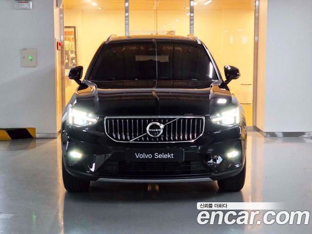 Volvo XC40 2025 — photo 3