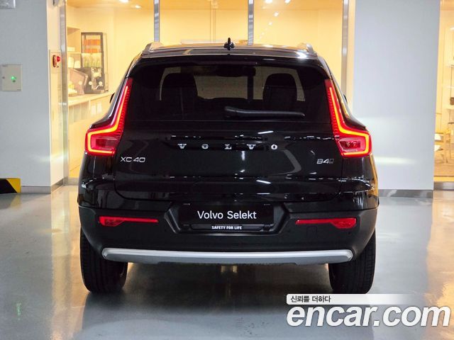 Volvo XC40 2025 — photo 4