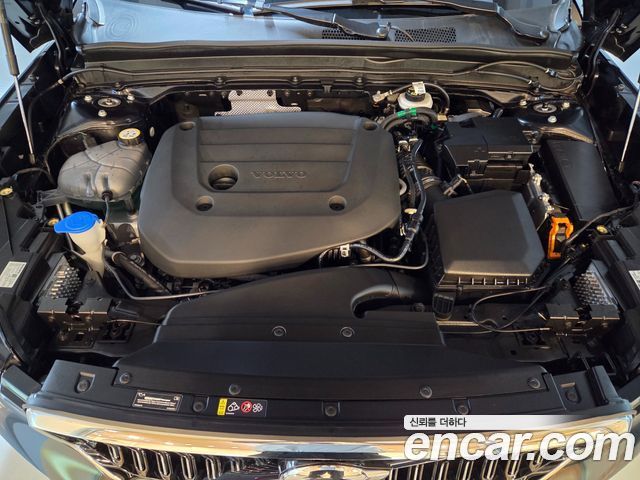 Volvo XC40 2025 — photo 6