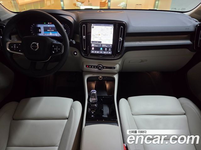 Volvo XC40 2025 — photo 7