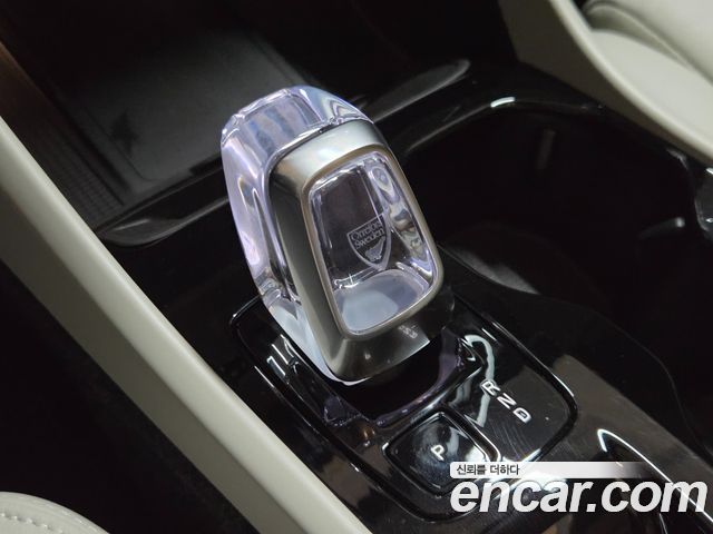 Volvo XC40 2025 — photo 9