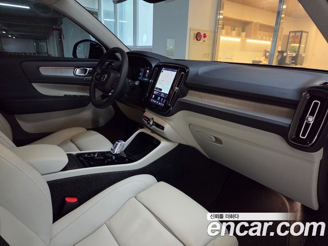 Volvo XC40 2025 — photo 10