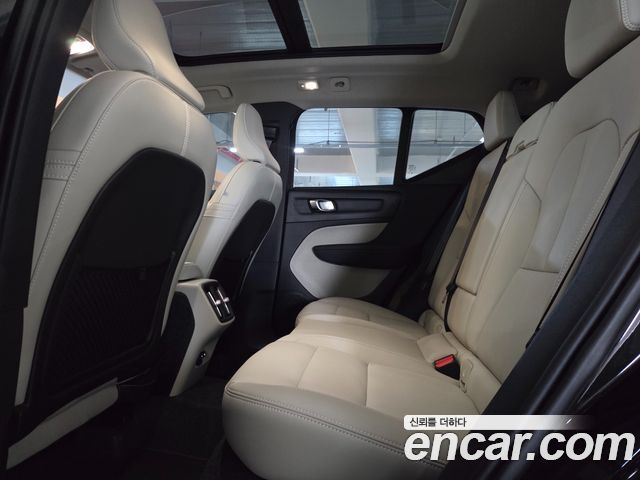 Volvo XC40 2025 — photo 11