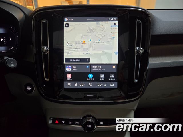 Volvo XC40 2025 — photo 14