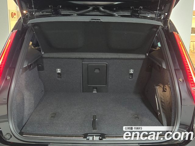 Volvo XC40 2025 — photo 19