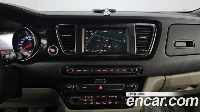Kia Canival 2019 — photo 13