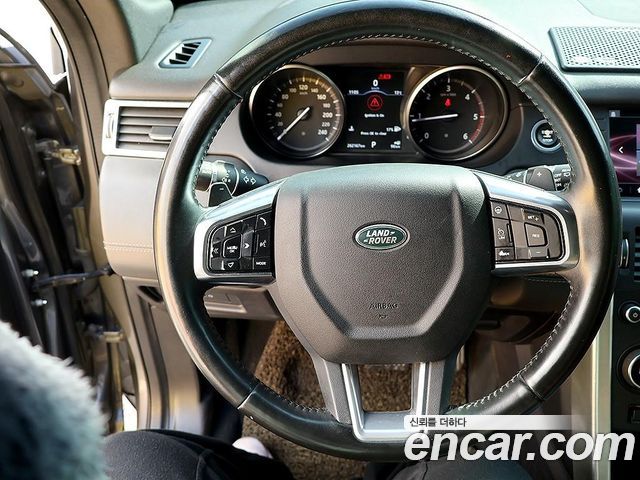 Land Rover Discovery Sport 2017 — photo 8