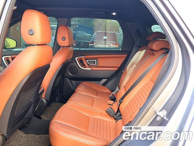 Land Rover Discovery Sport 2017 — photo 12