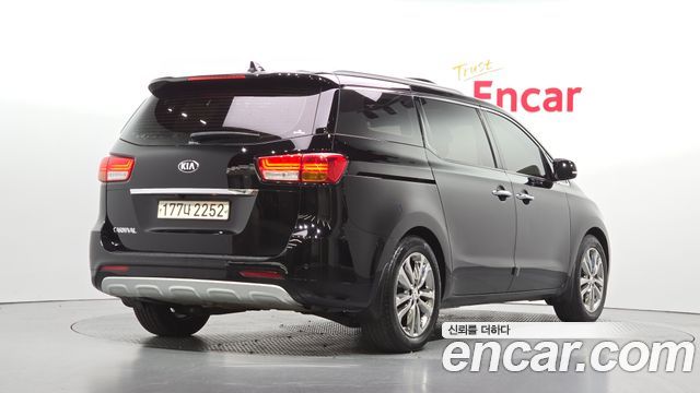 Kia Canival 2018 — photo 2