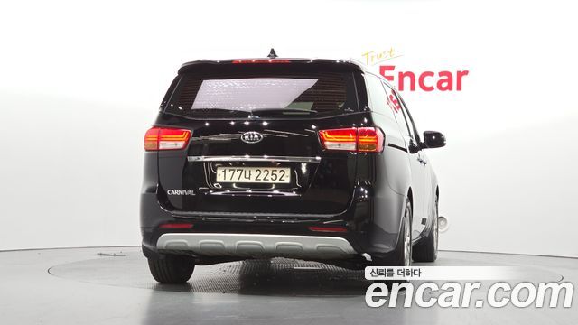 Kia Canival 2018 — photo 4