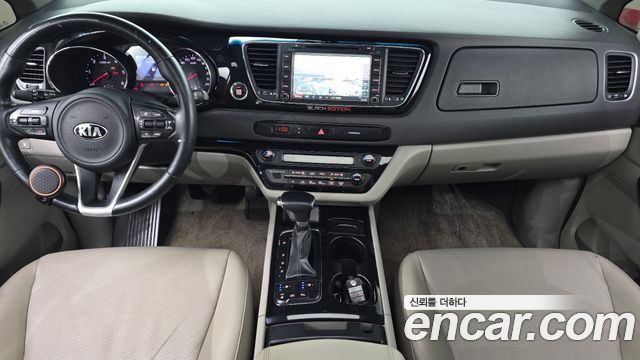 Kia Canival 2018 — photo 7