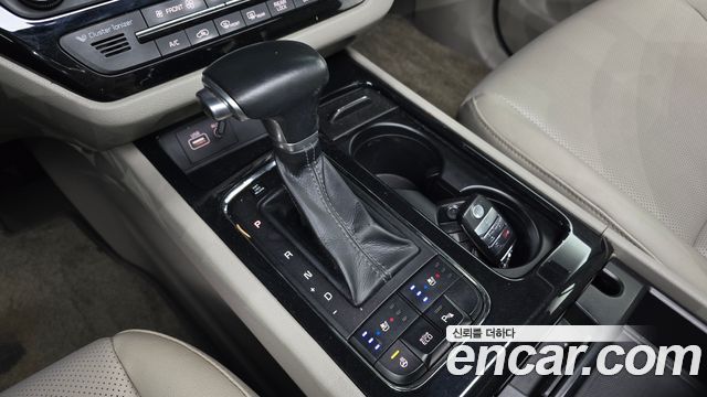 Kia Canival 2018 — photo 9