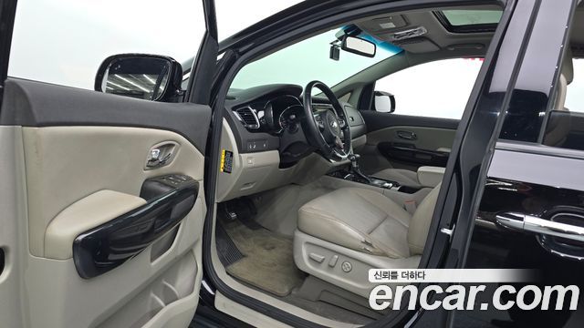 Kia Canival 2018 — photo 10