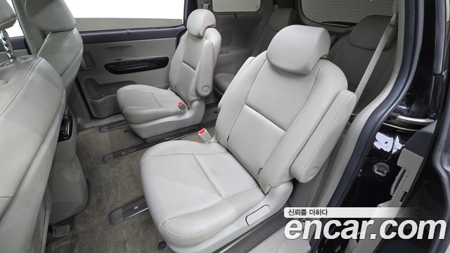 Kia Canival 2018 — photo 11