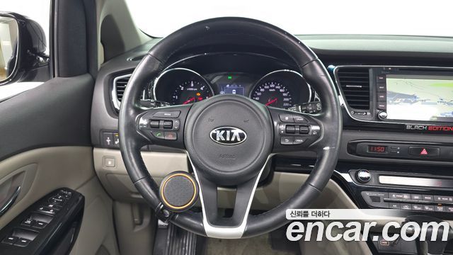 Kia Canival 2018 — photo 14