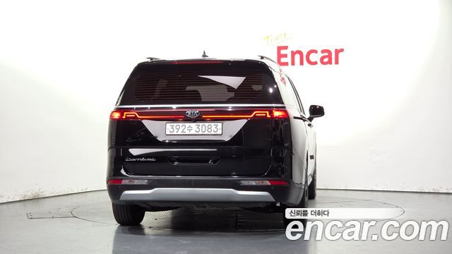 Kia Canival 2021 — photo 4