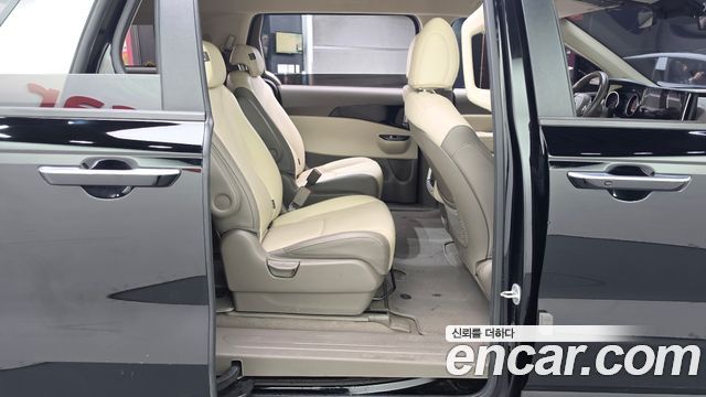 Kia Canival 2021 — photo 18