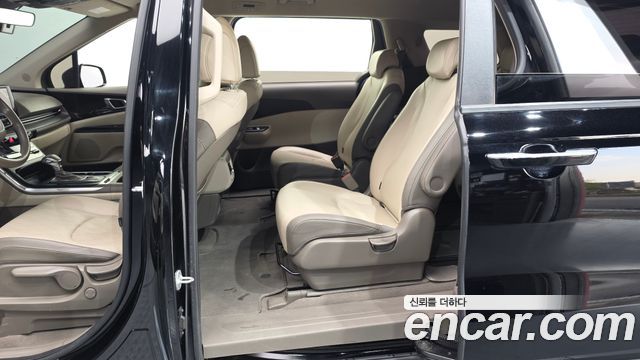 Kia Canival 2021 — photo 16
