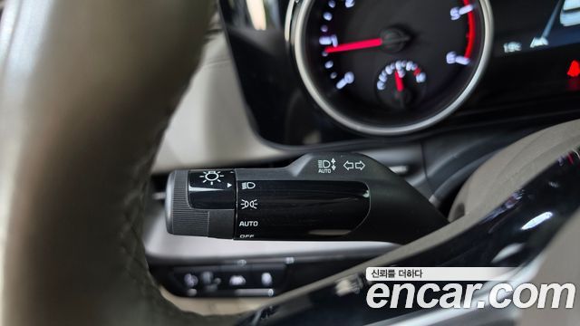 Kia Canival 2021 — photo 28