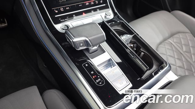 Audi Q8 2022 — photo 9