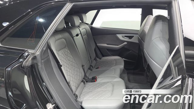 Audi Q8 2022 — photo 11