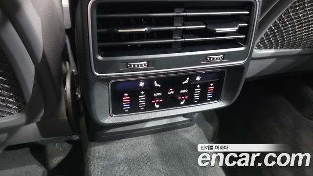 Audi Q8 2022 — photo 19