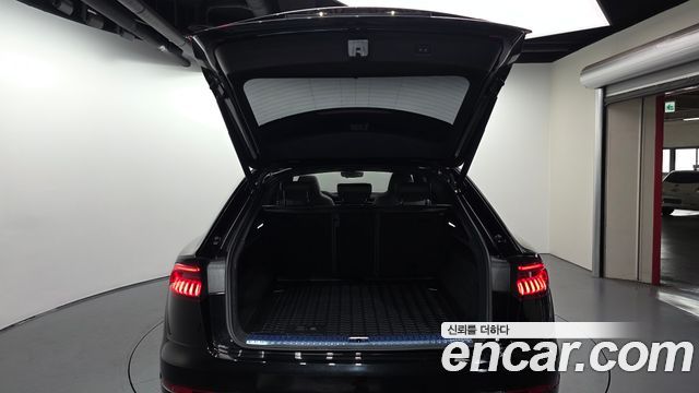 Audi Q8 2022 — photo 20
