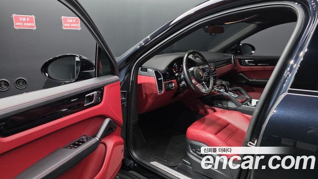 Porsche Cayenne 2022 — photo 13