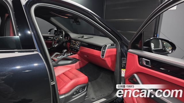 Porsche Cayenne 2022 — photo 17